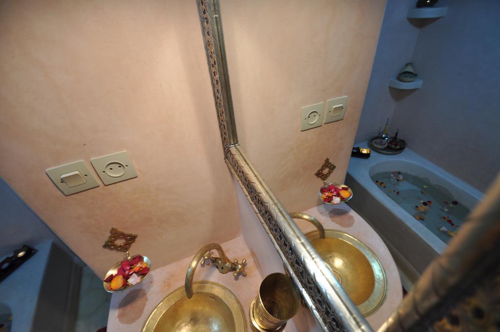 Riad La Famille Марракеш Экстерьер фото
